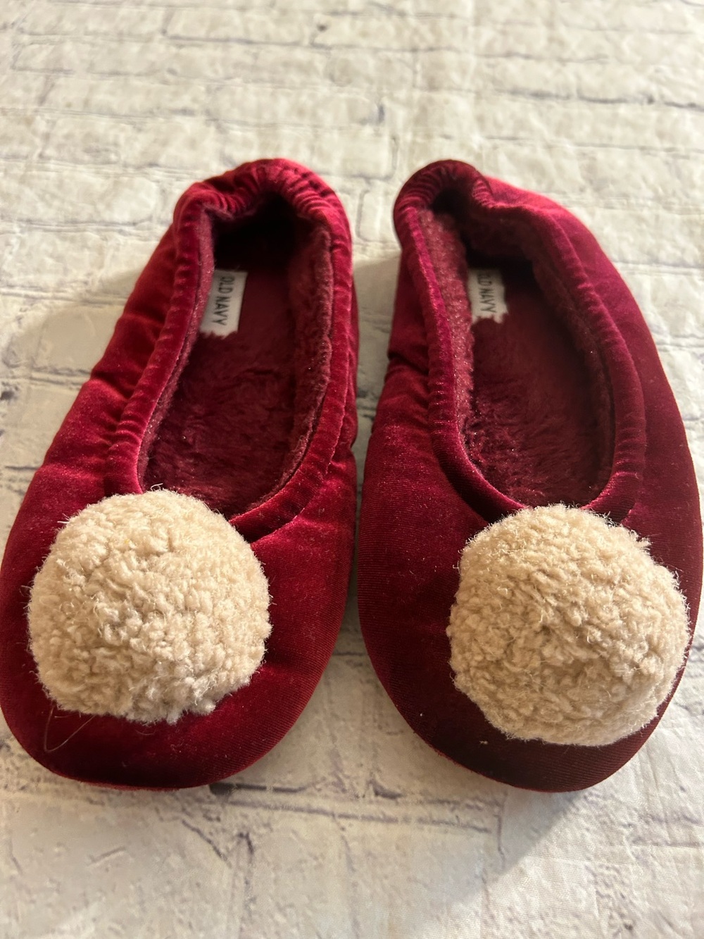 OLD NAVY BURGUNDY VELVET BALLET SLIPPERS COZY FAUX FUR LINING POM POM ON TOE XL